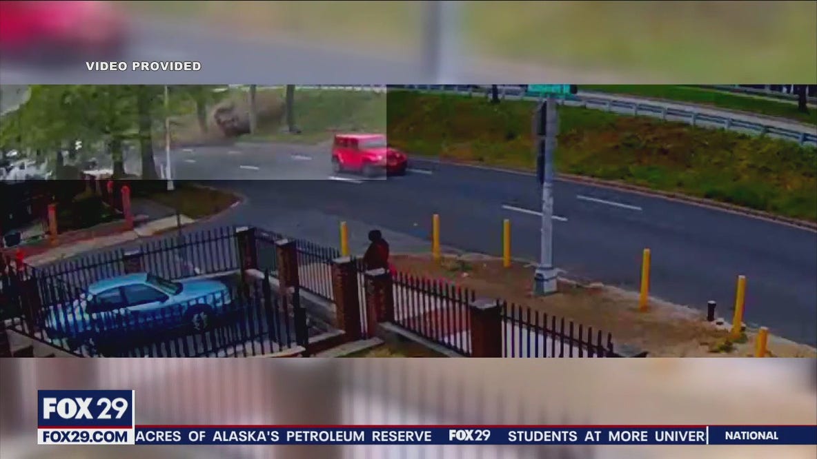 Moment 16-year-old fatally crashed into tree in Philadelphia